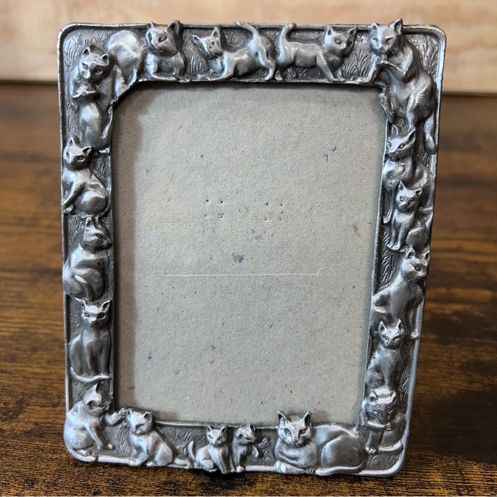 Vintage Pewter Cat-Themed Picture Frame 3.5”x5” kitten kitty feline easel photo